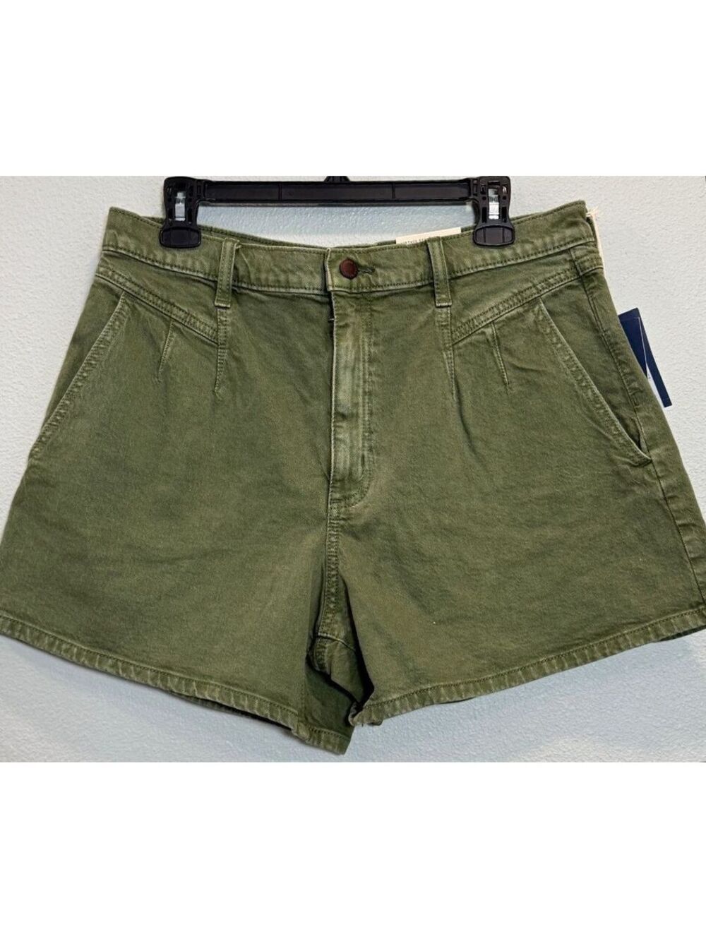 Universal Threads Green High Rise Midi Shorts - Women's 14 NWT